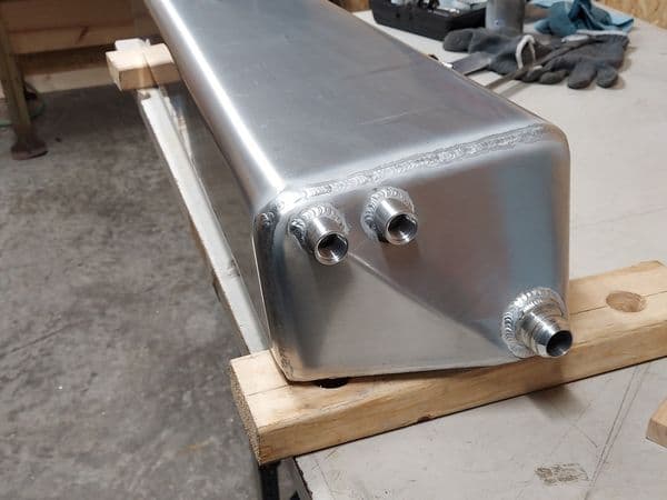 Custom racing fuel tank with AN fittings