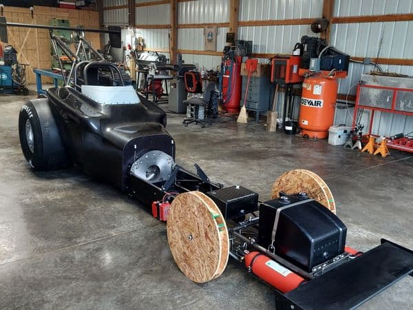 Racing tank showing internal baffle structure